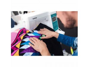 Masina de cusut si brodat Brother Innov-is F580