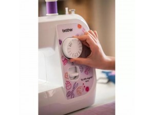 Masina de cusut Brother Little Darling KE14S