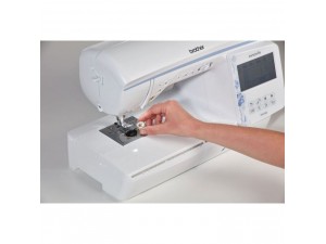 Masina de cusut si brodat Brother Innov-is NV2700