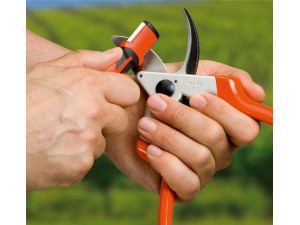 Unealta combinata pentru ascutit